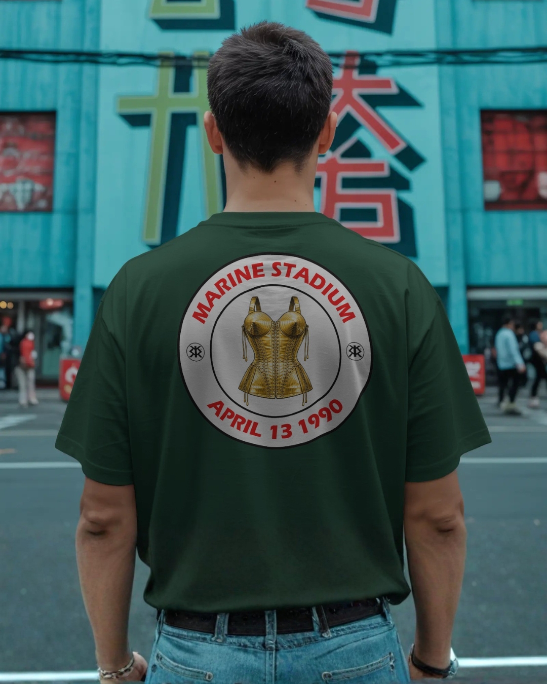 T-SHIRT - T-SHIRT TRIBUTO AL 13 APRILE 1990, PRIMA DATA DEL BLOND AMBITION TOUR DI MADONNA AL CHIBA MARINE STADIUM DI MAKUHARI. IN SCENA IL CORSETTO CONICO DI JEAN-PAUL GAULTIER. UNA NOTTE NELLA STORIA.